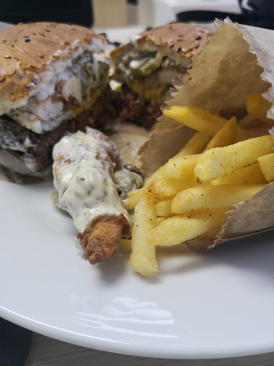 FoodCatWalk's tweet image. Hey @MIAfrica_SA your next ambassador here, I&apos;m ready for the collaboration when you are. 📱📸🍔

With your amazing devices and my love for great cuisine, we can bring technology and food to everyone even while staying at home. #FoodCatWalk #RedMiNoteS