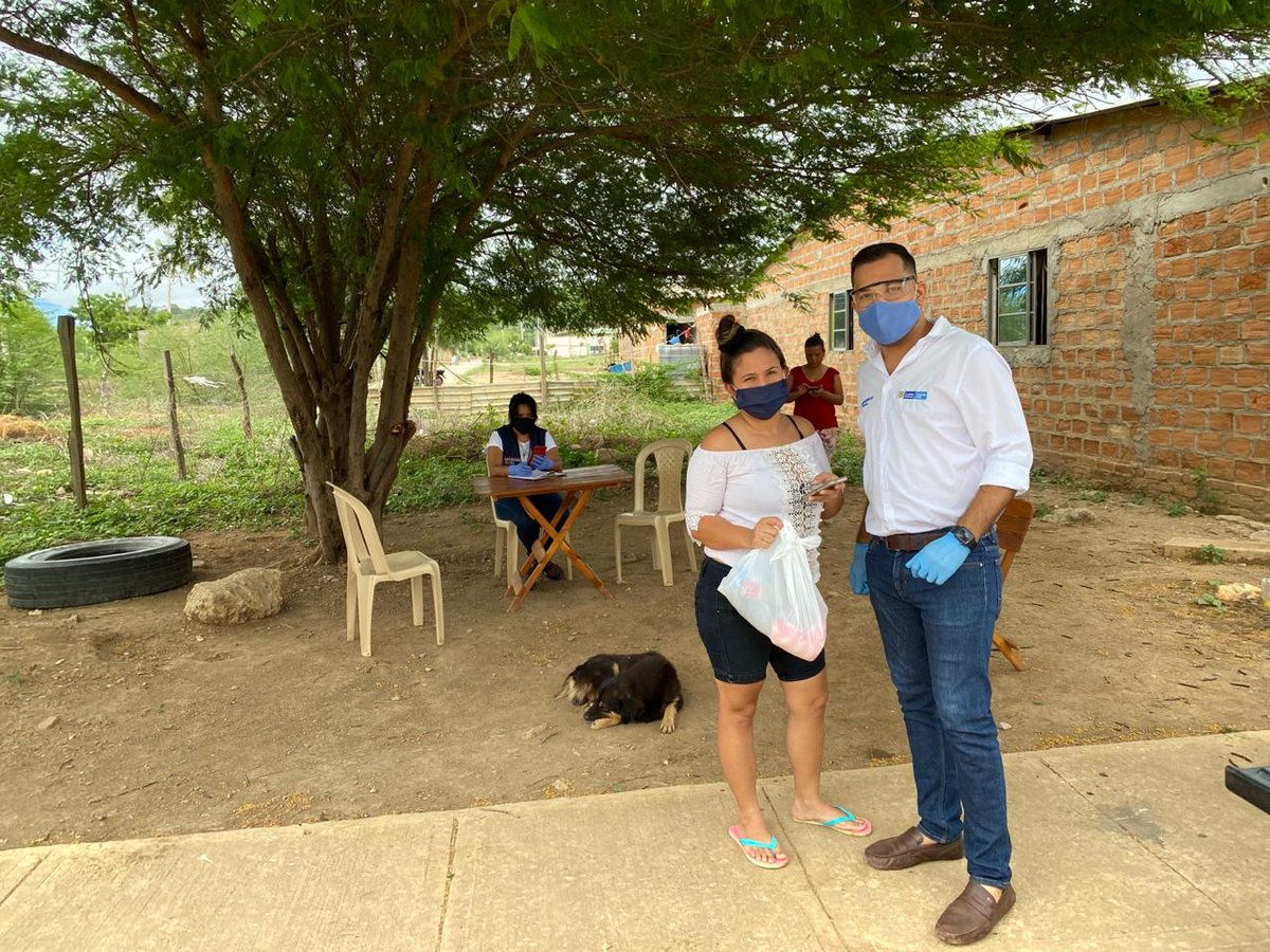 Alvaro_Iguaran's tweet photo. 📍Hoy realizamos la entrega de 200 mercados a las familias beneficiariarias  del #ProgramaUnidos de @ProsperidadCol en el corregimiento de #Cuestecitas, La Guajira 🌵 en los barrios Dina Rosa, y San Francisco. 
#AyudarNosHaceBien https://t.co/njWqGA1WsK