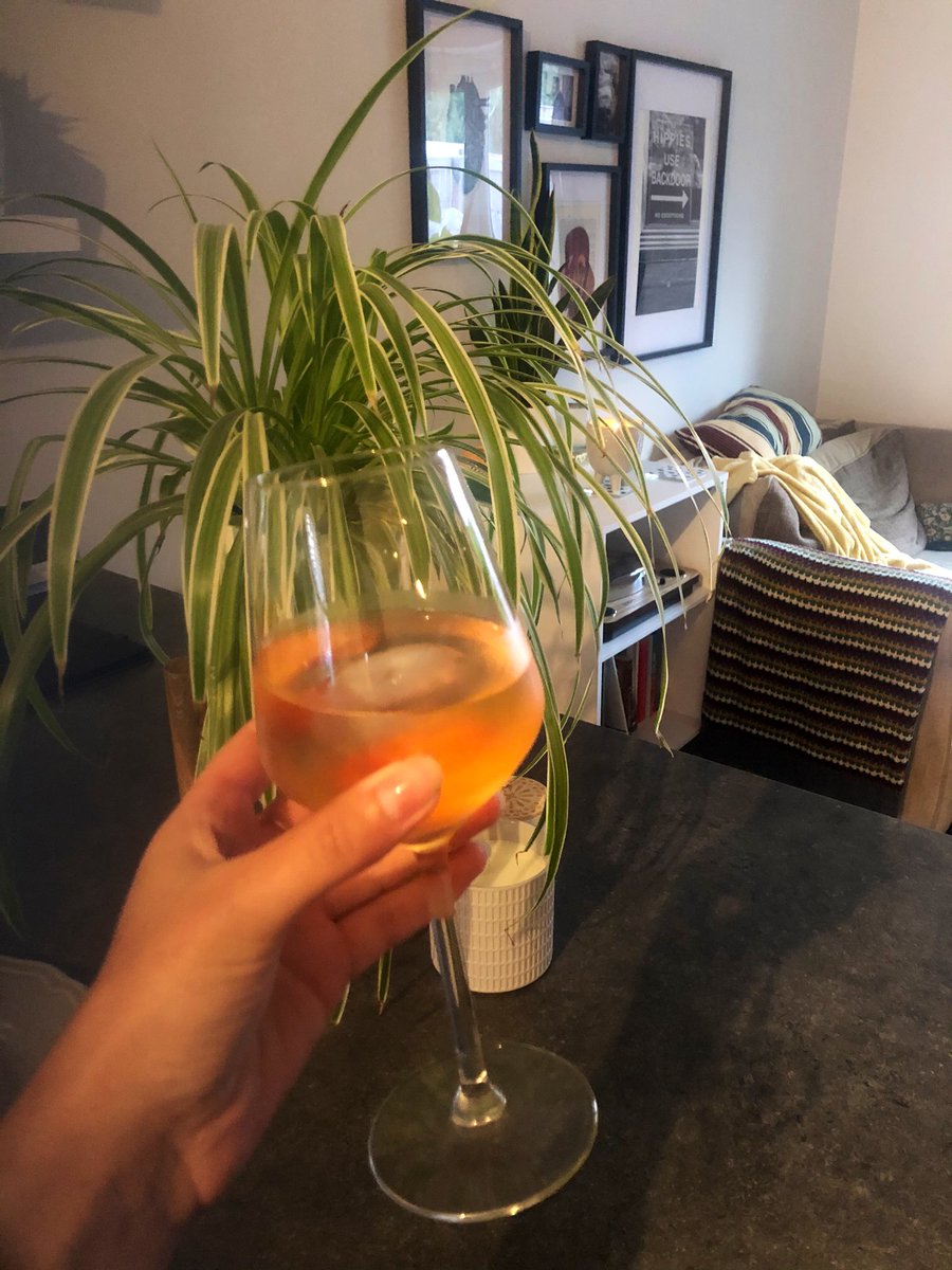 Lotty_Reeves's tweet photo. What a lovely surprise from the Partners at @Endeavour_law ! Treating all the team to an early finish, drinks and pizza - what more could you ask for from an employer? 🍕 #TeamEP #FridayFeeling https://t.co/lc5NupWYk3