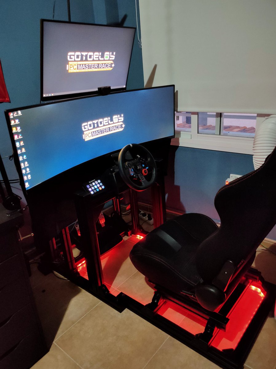 GotoEloy's tweet photo. Tarde muy productiva, le he dado un cambio radical al cockpit. Os pongo un antes y un después. Espero que os guste!. #cockpitcasero #fulldip #iracing #AssettoCorsa https://t.co/veU9cn6JMI
