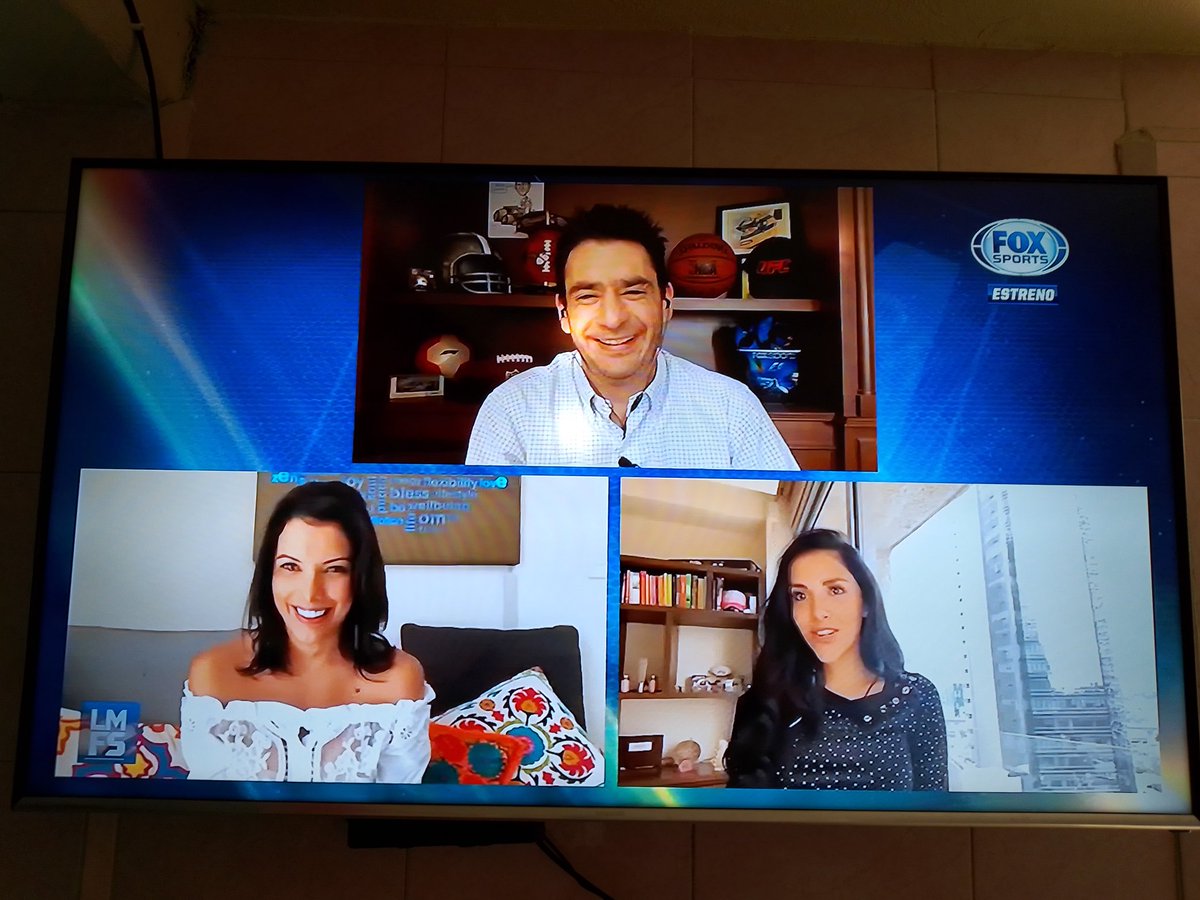 emilianosanches's tweet photo. Espectacularmente hermosas amigas @RossanaSalgado y @mariadelvalle16 con la mejor informaciΓ³n deportiva en #LMDFS besos π https://t.co/XZVK62d6Be