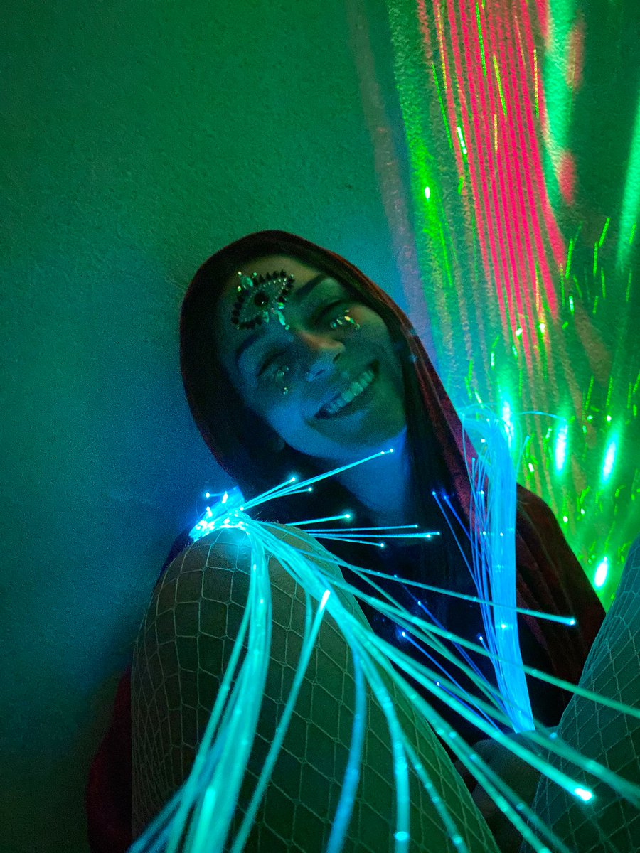 sauer_patchhhh's tweet photo. i never got around to posting these from EDC weekend but enjoy. 💗 https://t.co/sHGl0aLloi