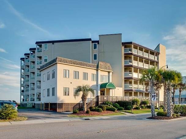 Batten2429's tweet photo. Check in this 2BR 2Bath condo July 4th for a week! Pool, side view of ocean, steps to the beach! Call 843-399-6133 for details! https://t.co/lDzfGwceId