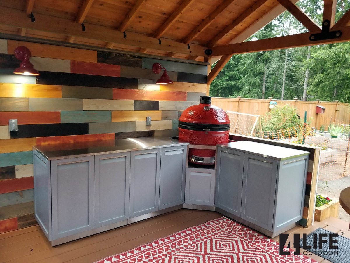4LifeOutdoor's tweet photo. No filter needed with this bright and happy space! Thank you Bill and Tiffany from Washington state for sharing! 
#4lifeoutdoor #outdoorkitchen #stainlesssteelcabinets #bbqkitchen #bbqcabinets #alfrescoliving #patiodesign #patiodecor #houseandhome #kamadojoe #Bigjoe2 https://t.co/3fCxnwu2Uv