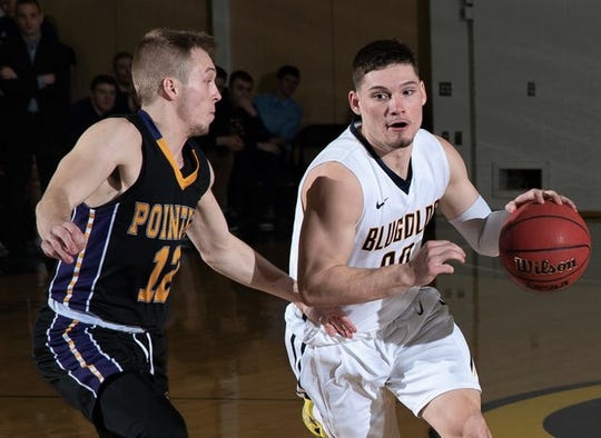 JeffGrahamKS's tweet photo. With his college basketball playing career over, North Kitsap graduate Cole Rabedeaux would like to see if he can play professionally, but is also making plans to follow in his late father's footsteps and give coaching a try.
https://t.co/SbpnYcjmtM https://t.co/GuE2pn2NKv
