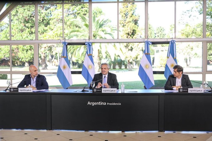 JonathanThea's tweet photo. El compromiso de todxs lxs argentinxs fue muy importante para contener el virus y mejorar el sistema de salud. 

Ahora toca hacer un gran esfuerzo en esta nueva etapa de la pandemia. Sigamos cuidándonos. https://t.co/5mdr6ByLHm