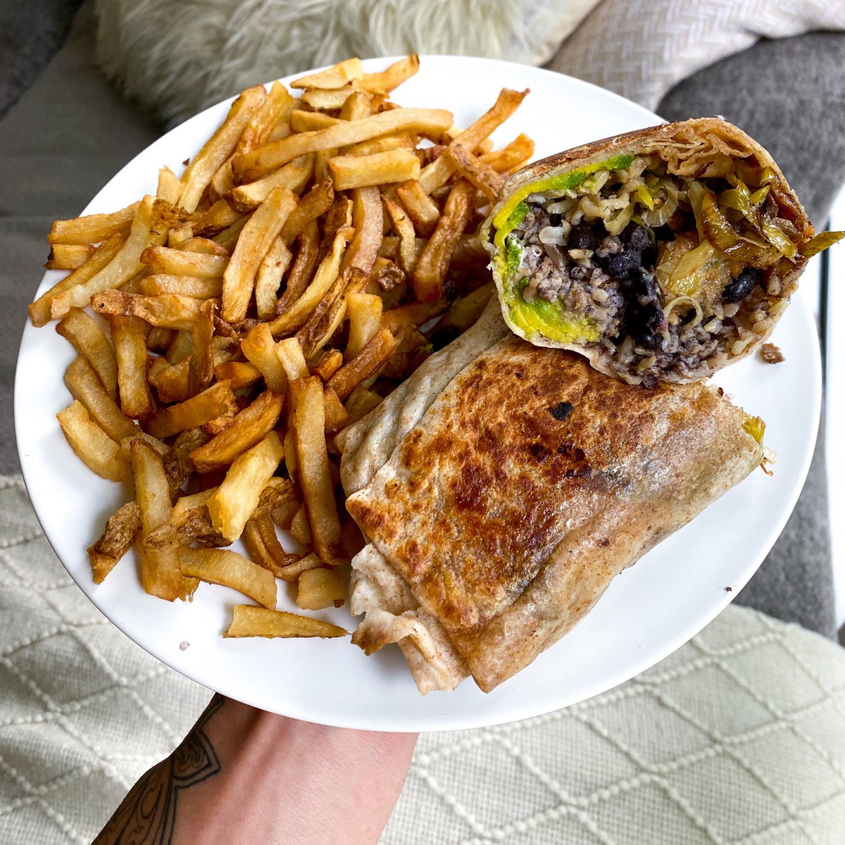 NimaiDelgado's tweet photo. RT if you love vegan burritos. https://t.co/uJrbxSIb9y
