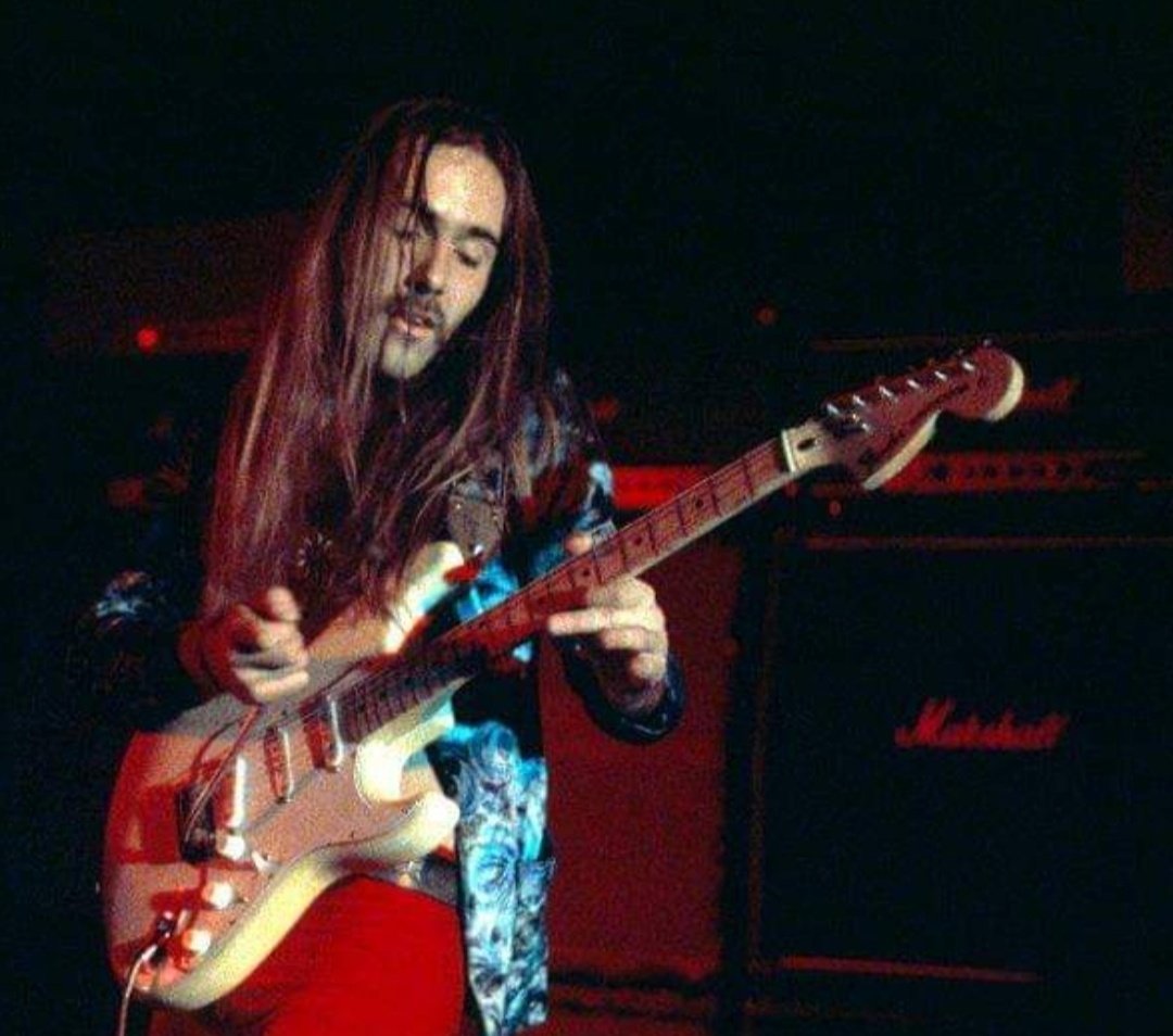 Uli Jon Roth- lead guitar, occasional lead vocals ('73-'78)- literal guitar wizard & hero of your heroes, godfather of the "neo-classical" style- invented his own type of guitar: Sky Guitar- vegetarian- lover of turquoise jewellery & velvet- hardcore Jimi Hendrix worshiper