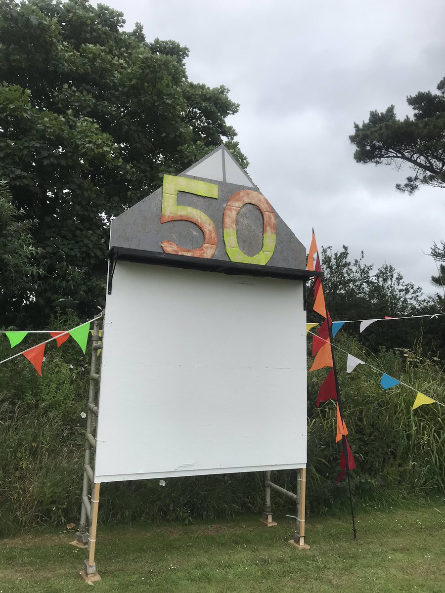 molly_w26's tweet photo. #Glastonbury2020 #GlastonburyAtHome #Glastonbury @jowhiley https://t.co/HSubCsAjk1