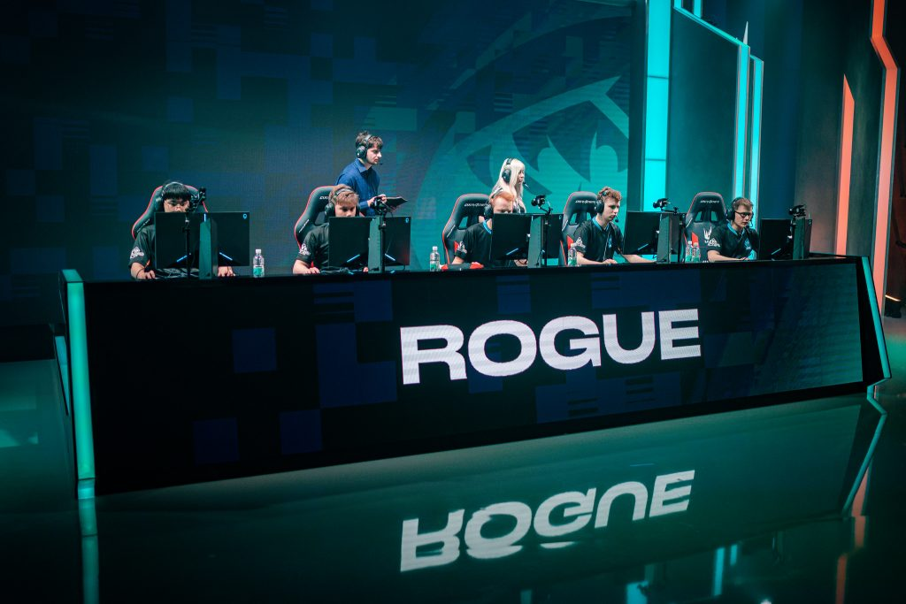 JFG_Esports1's tweet photo. 🏆 LEC Summer 2020

Resultados del día:

🆚| S04 (0) - 1 XL
🆚| VIT 0 - 1 MSF
🆚| G2 0 - 1 SK
🆚| MAD 1 - 0 OG
🆚| FNC 0 - 1 RGE
====================
Encuentros de mañana:

🆚| VIT vs SK
🆚| MSF vs XL
🆚| OG vs S04
🆚| MAD vs RGE
🆚| G2 vs FNC

#LEC2020 #Esports https://t.co/VKzzWwKvaP