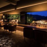 お酒を楽しむだけじゃない!？約200種のお酒が飲み放題の「泊まれるバー」!