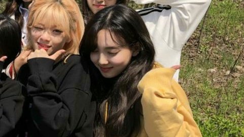 2yeon mirroring each other; a devastating thread