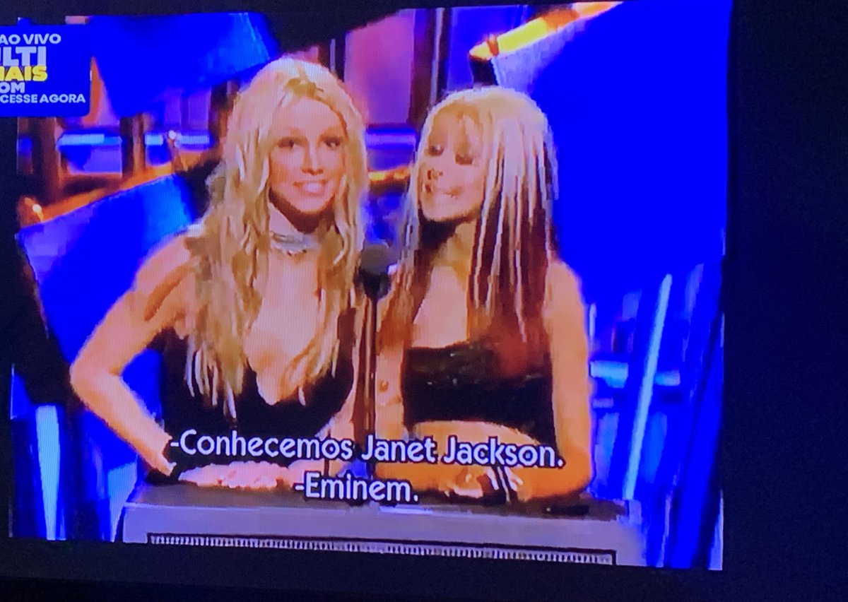 jonatascandid0's tweet photo. A MTV Brasil reprisando o VMA 2000. Era de ouro da música pop. QUE SAUDADE e como eu to velho #FlashbackVMAs #FlashbackFriday https://t.co/mvKUxbtgVU