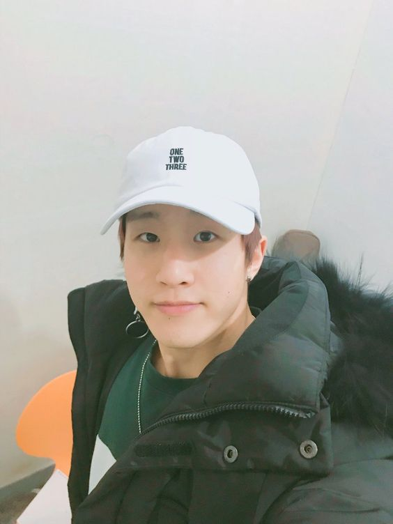 oh boy my mans  #JINJIN is full boyfriend material in baseball caps like CAN YOU EVENI CANNOT EVENONLY ODD #ASTRO  