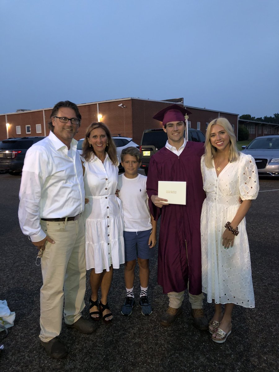 TommyRooster662's tweet photo. One more high school graduate. #GoFeds #Classof2020 #TH https://t.co/e1x5YwCs9t