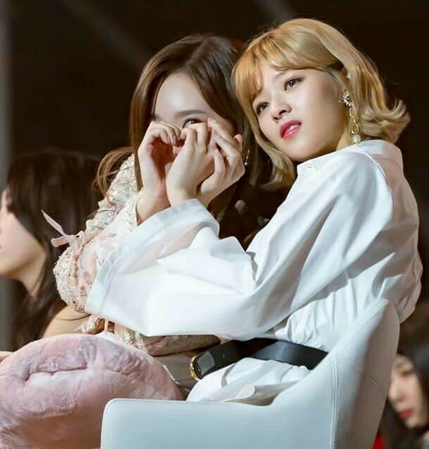 2yeon mirroring each other; a devastating thread