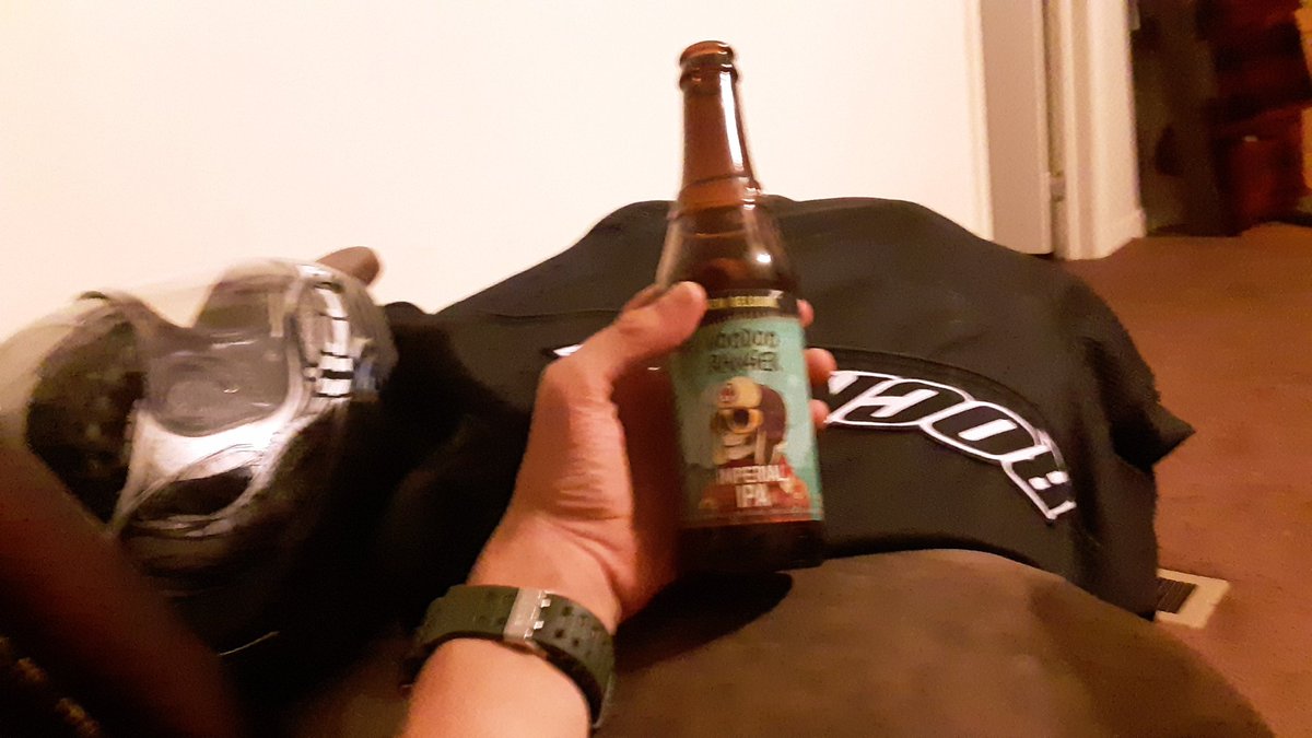 NormalDude231's tweet image. Drink buddies?