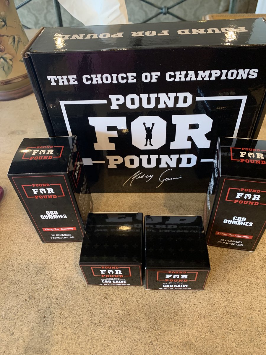 JohnUnwin's tweet photo. ⁦@poundforpound⁩ ⁦⁦@joesharpe⁩ the best made Leslie’s neck feel so much better ⁦@mikeygarcia⁩ https://t.co/Z1VkgFoiVm