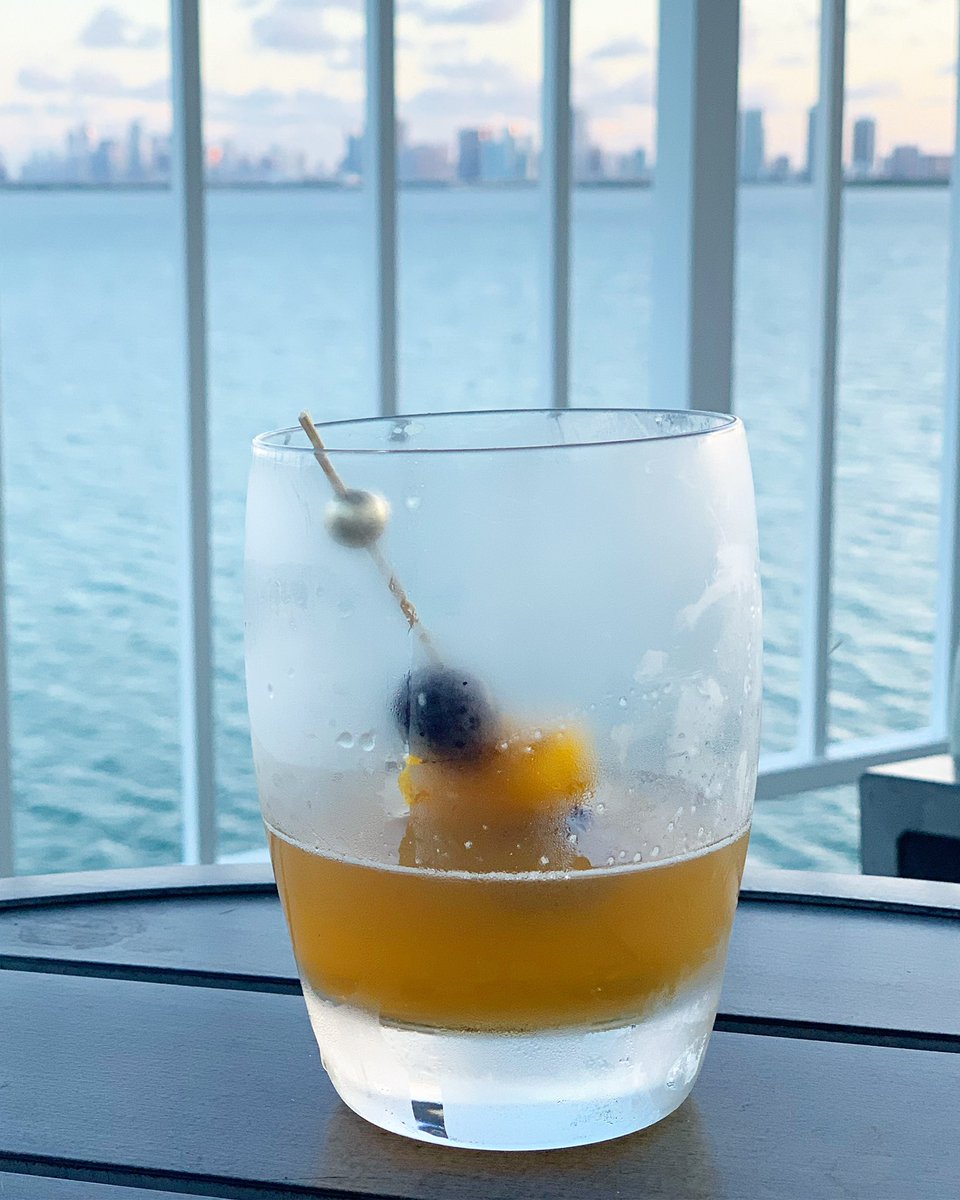 Doris305_'s tweet photo. Happy Hour for me 🎶 nice and cold old fashioned 🥃 yummy 😋. Hope you are having a wonderful Friday evening. Cheers! #bourbon #oldfashioned #oldfashionedcocktail #angelsenvy #cocktails #happyhour #cocktail #bourbonlover #fridayvibes #friday #miami #miamiagent #wome #doris305 https://t.co/uOAEArZKM3