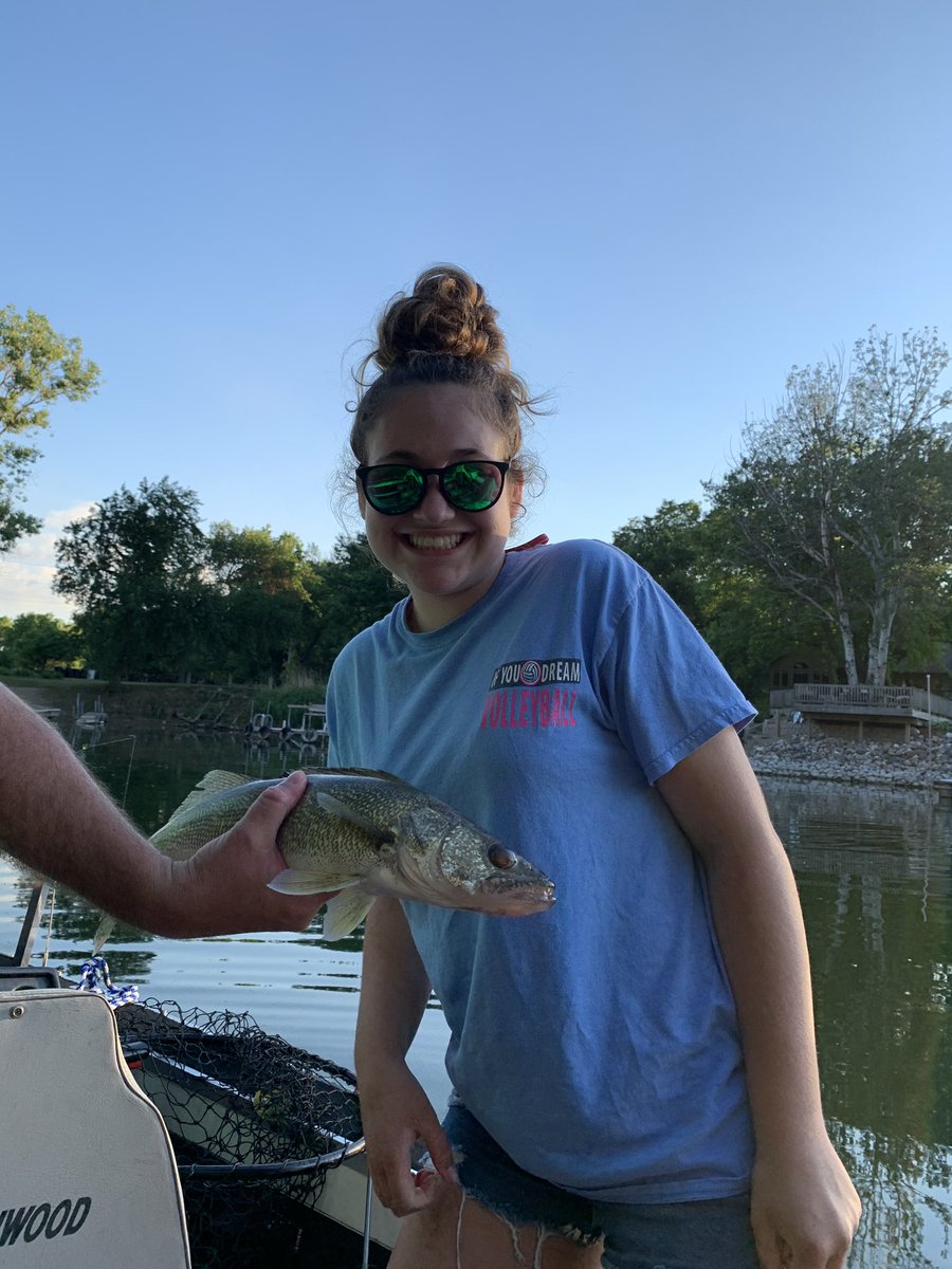 Hey <a href="/Fostera52/">Andy Foster</a>  you need @OliviaL00173612 guide service out at MC Cook Lake!! 18.5 in walleye