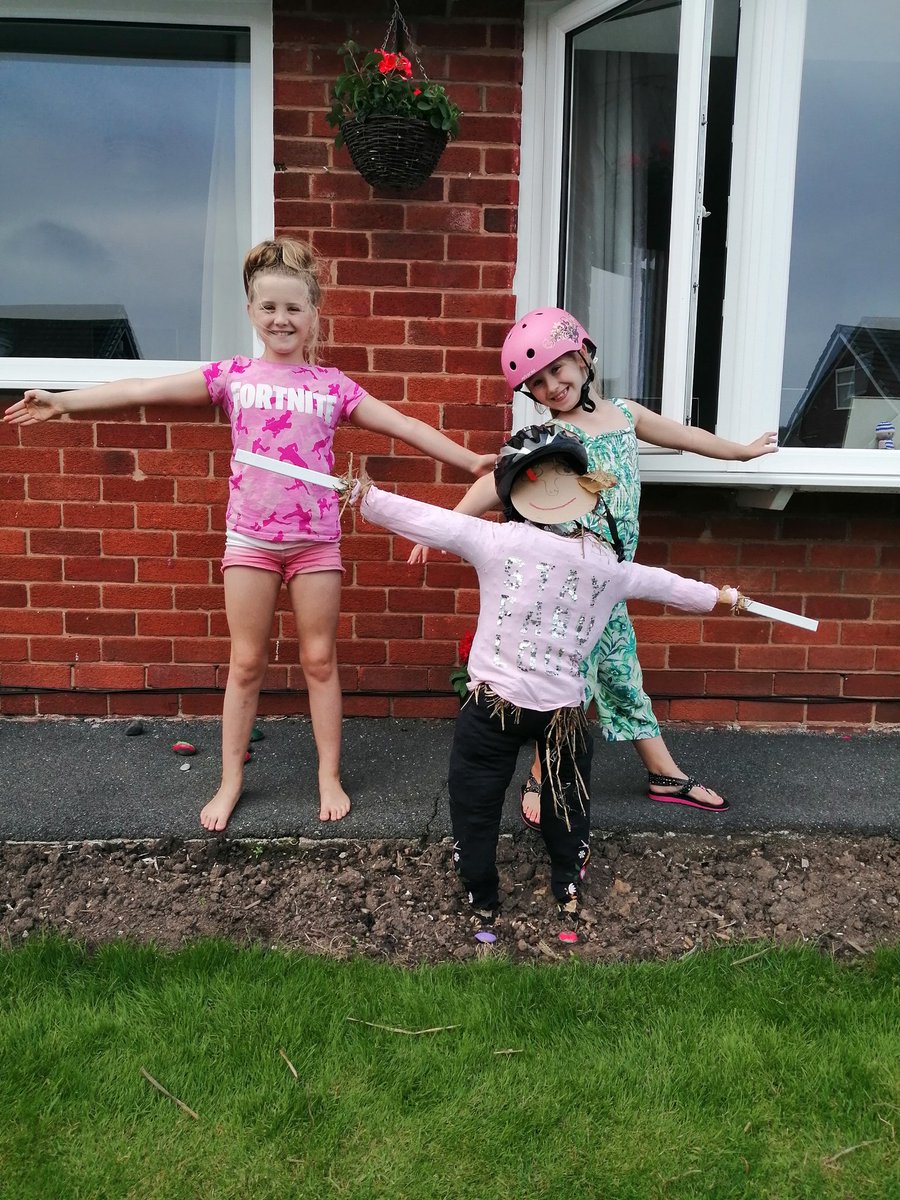 Carolinehigham5's tweet photo. @StrikeLane scarecrow trail ❤️❤️ https://t.co/5r0wNHOCpG