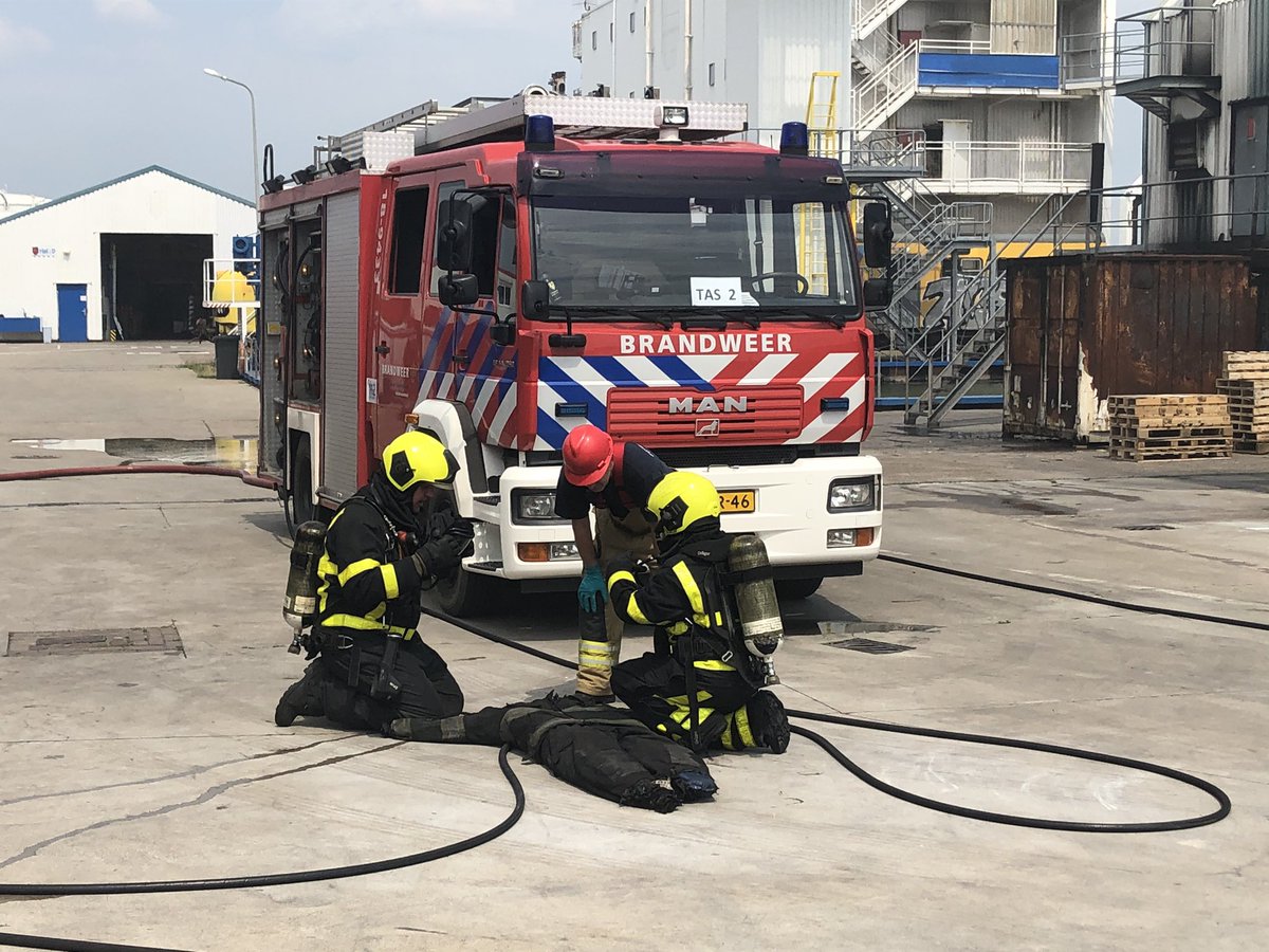 PPierneef's tweet photo. Ondanks de warmte een prima eerste examentraining leergang manschap gedraaid. Morgen lekker doorpakken met de cursisten van leergang 26. @Vakbekwaam_ZHZ #brandbestrijding #LG26 https://t.co/IWs4HYOvuN