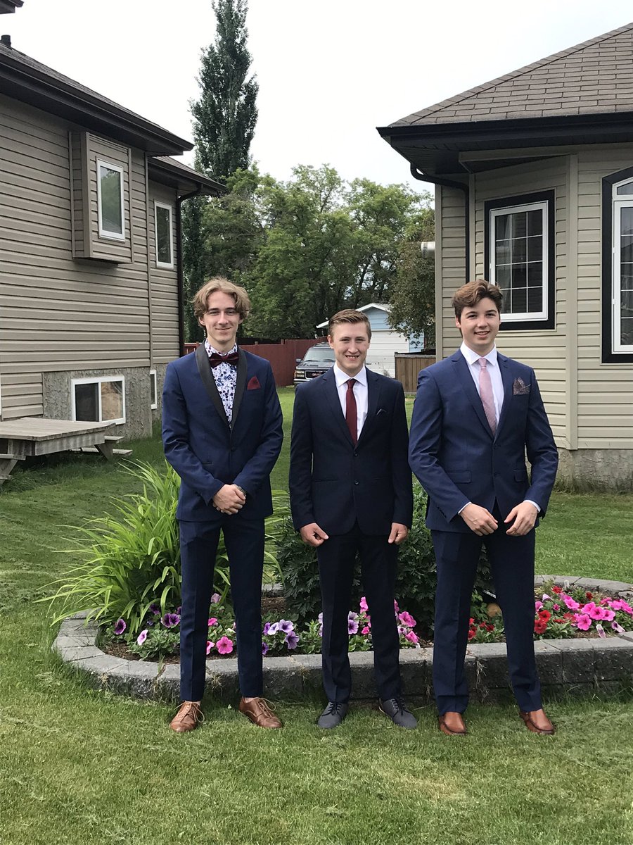 sharrun_brad's tweet photo. Graduation Day in Onoway for my Boy, very proud of you Leyton!! #drivethrugrad https://t.co/HXRBlzsYNA