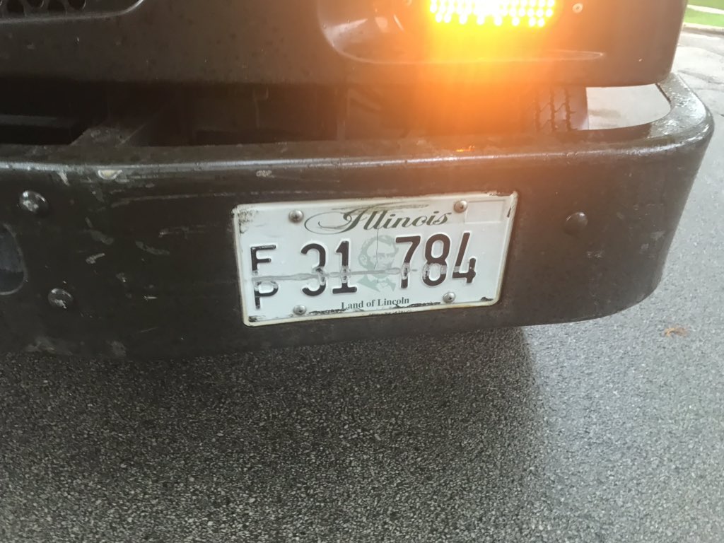 TheSolarGenie's tweet photo. @UPS the driver of this UPS truck barreled thru a red light at the corner of Golf and Prairie in Evanston. Must be in a hurry to deliver packages with little regard to safety! https://t.co/1eCoP56F5O