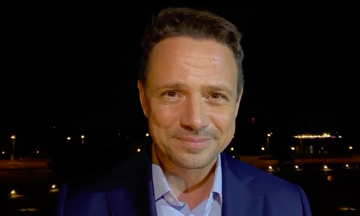 300polityka's tweet image. Trzaskowski w internetowym nagraniu przed ciszą wyborczą: Wszystkich was pozdrawiam, wszystkim dziękuję. Proszę was o głos. Potrzebna jest zmiana

#300POLITYKALIVE 

300polityka.pl/live/2020/06/2…