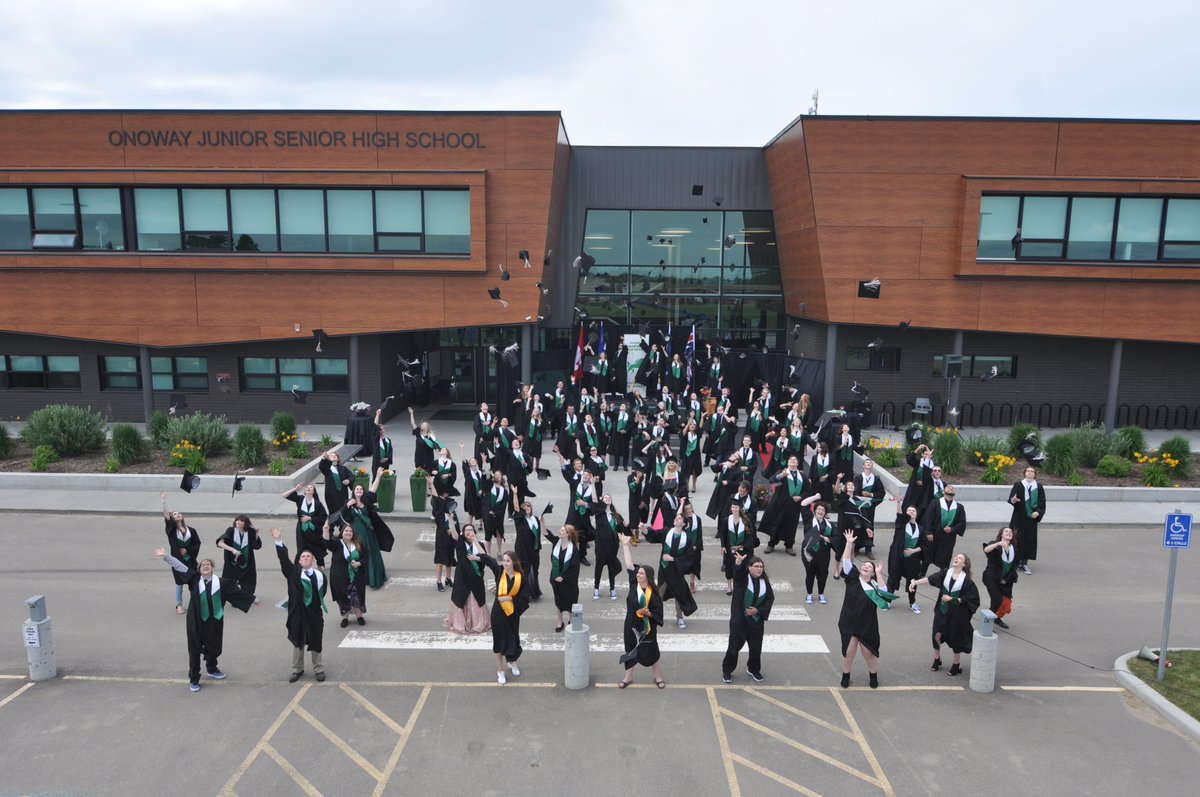 ngpsohs's tweet photo. OJSH outdoor GRAD June 26, 2020. #ngps10 https://t.co/aSh7iqlbHD
