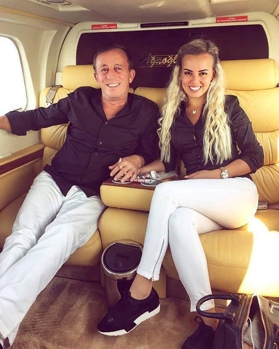 Fabrikaları sattınız
Vergileri arttırdınız
Hazineyi boşalttınız
Ekonomiyi sıfırladınız
Zam üstüne zam yaptınız 
Halkı ekmeğe muhtaç ettiniz
Halka IBAN atıp, yandaşa arka çıktınız
Fakirin cebinden alıp Zenginin cebini doldurdunuz
#OyMoyYok