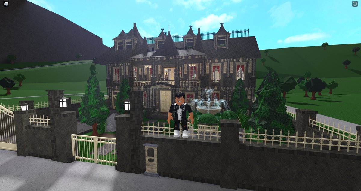 ShuBuilds's tweet photo. Gothic Shu Manor, is live!
My situation is sadly not getting any better. It is not as detailed as I had hoped, but I hope you guys still like it!
This is the long awaited house of the Wall Design tutorial.

https://t.co/uzlf94IrNw

@BloxburgNews @BasicallyBlxbrg @Bloxburg_Times https://t.co/k5neARH53Q