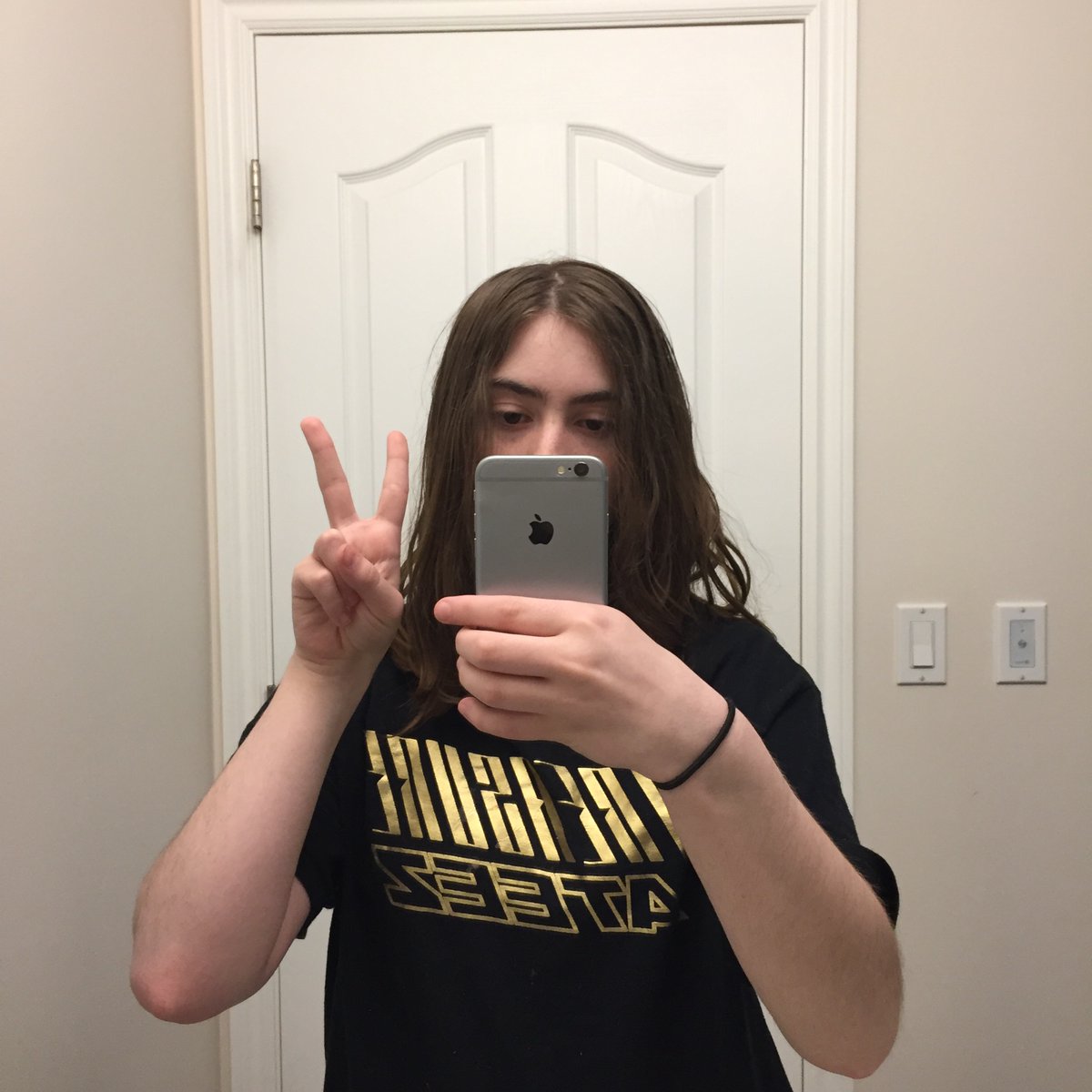 cherryminjae_'s tweet photo. my outfit for kcontact day 7! i chose to wear this shirt to represent ateez!
#Day7KCONers #KCONTACT @kconusa https://t.co/I2qijeC9ZK