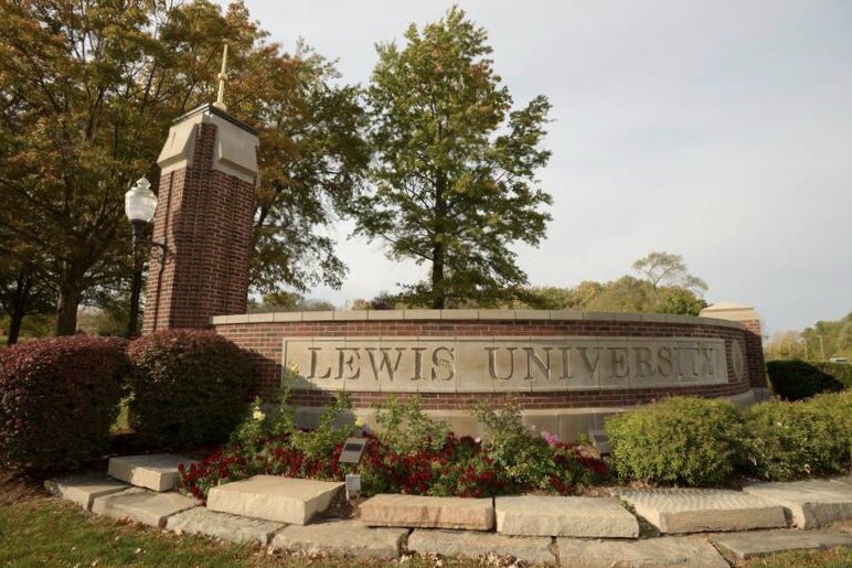 jackson_brown7's tweet photo. I am proud to announce I am continuing my athletic and aviation career at Lewis University @LewisBaseball #flyers https://t.co/MDeoEJnlio