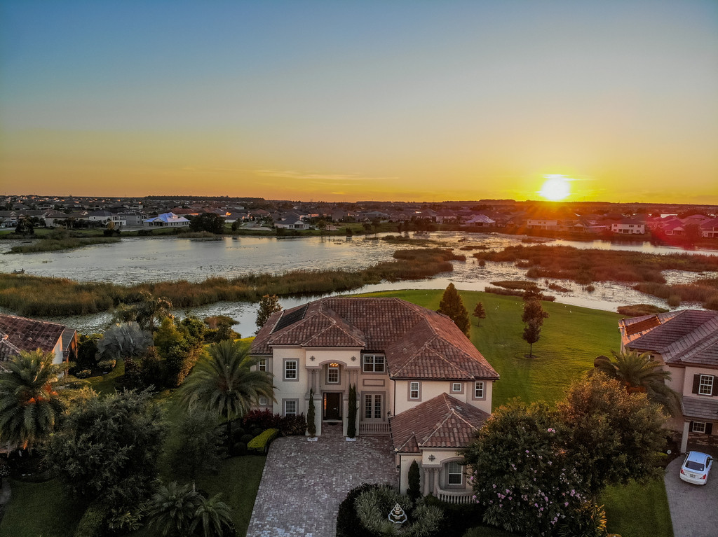JetMediaProduc1's tweet photo. No property is to big for us to handle. This one of a kind 6 bed 6 bath home just hit the market. Reach out to us for bookings.

#jetmediaproductions #realestatephotos #orlando #photos #luxury #sunset #house  #realestate #orlando #florida  #clermont #wintergarden #windermere https://t.co/cj2EGV1HGi