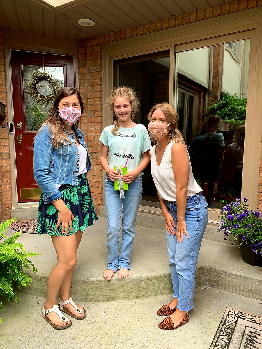 Faire la différence dans le vie des enfants...une belle visite de <a href="/MmeChahine/">Chanel Chahine</a> et <a href="/mmealexandrad/">Alexandra DiFelice</a> aux élèves de 5e année. #caring #teacherlife  <a href="/cscmonavenir/">Csc MonAvenir</a> <a href="/V_innovator/">Vicky</a> #cavabienaller #ecolecatholique