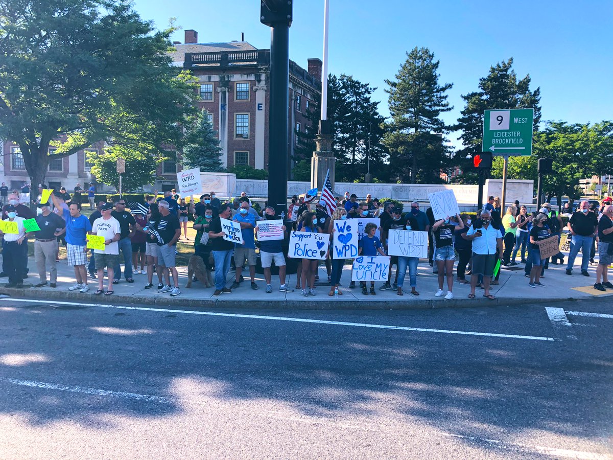 CommonTalkPod's tweet image. Rally in support of WPD about 200 strong right now.