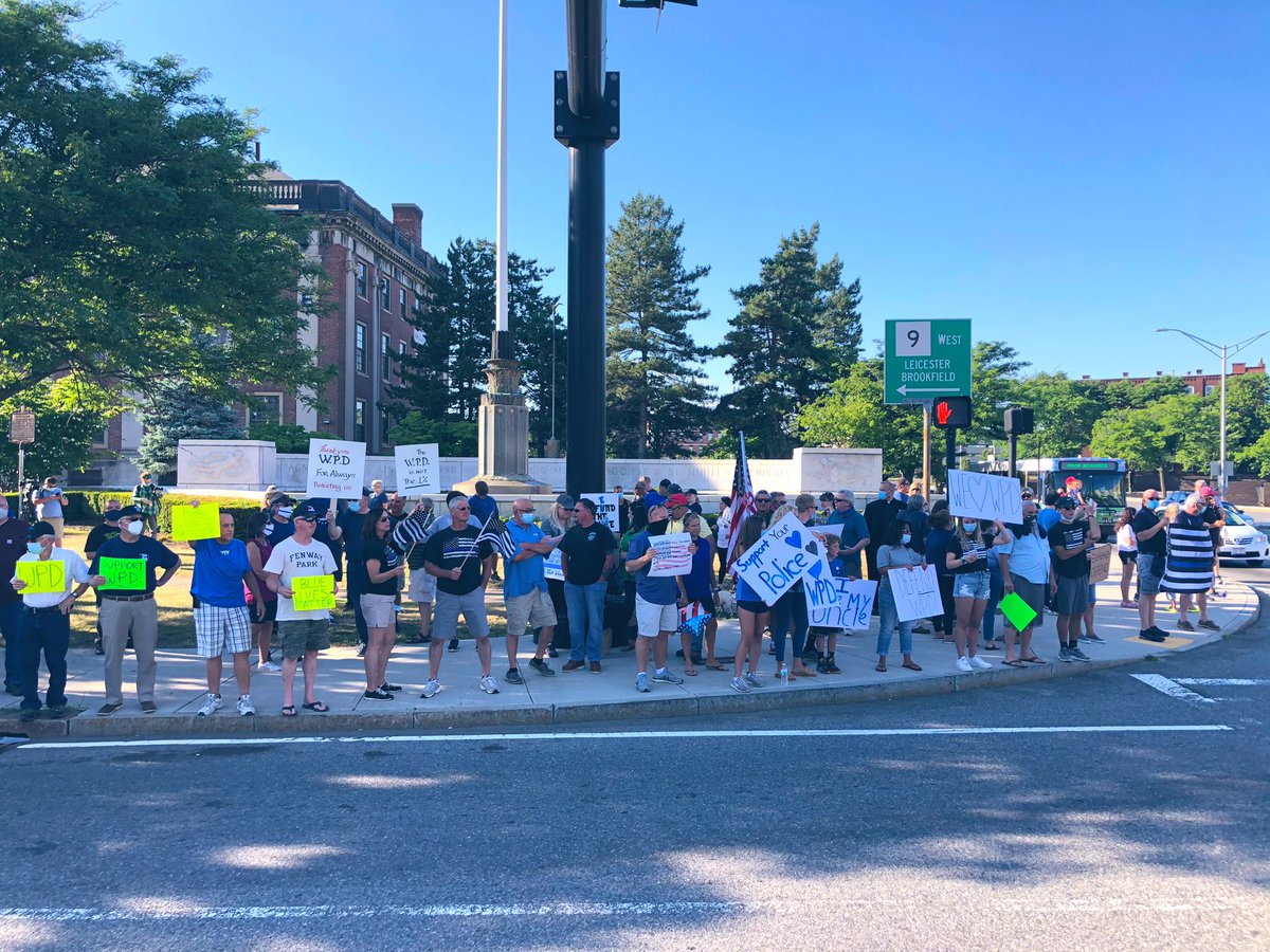 CommonTalkPod's tweet image. Rally in support of WPD about 200 strong right now.