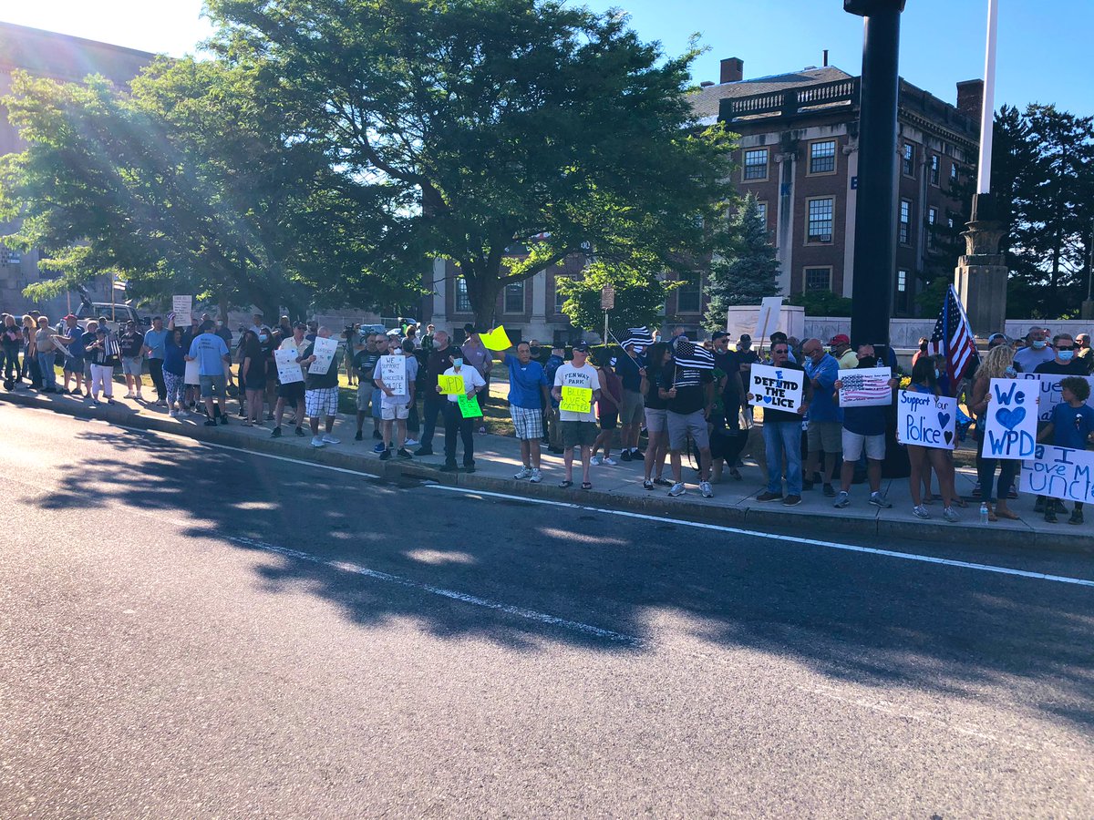 CommonTalkPod's tweet image. Rally in support of WPD about 200 strong right now.