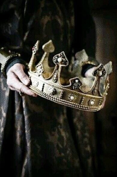 ♕ —⠀ α king ɯıthout 𝗽𝗼𝘄𝗲𝗿 
                          ıs αn αbsurdıtч