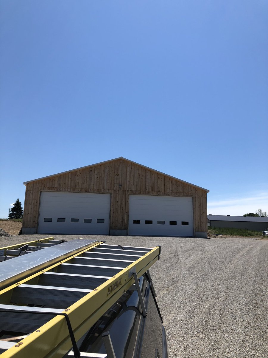 c_hakkers's tweet photo. Wrapped up this 72x144 agriculture storage building up in Meaford for a great family! Even landed some nice compliments from @homeandsafety inspector...that always feels good! @TerryGood8 @waddellengltd #rohrelectric #yourprojectourpride https://t.co/F6HOtekDjx