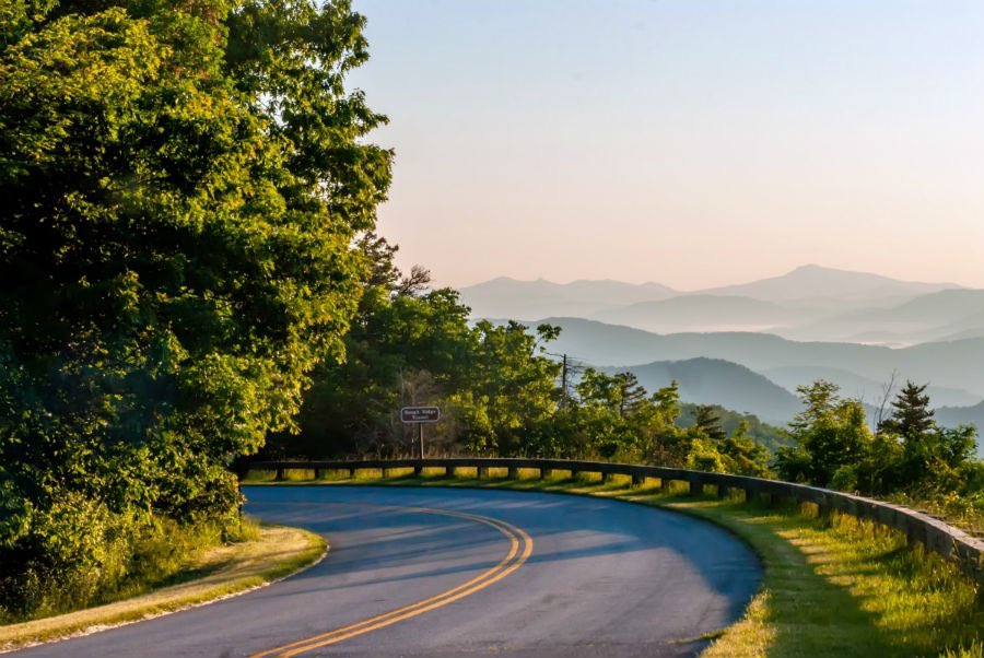AppStateNeers's tweet photo. Dear UNC, NC State, ECU, UNCC, WFU, and Duke fans...

Your alumni come to our town for vacation because it’s just that amazing and beautiful. For us, it’s home. 

Signed, 

App Nation https://t.co/RCOr2IjqM9