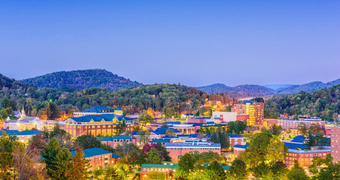 AppStateNeers's tweet photo. Dear UNC, NC State, ECU, UNCC, WFU, and Duke fans...

Your alumni come to our town for vacation because it’s just that amazing and beautiful. For us, it’s home. 

Signed, 

App Nation https://t.co/RCOr2IjqM9