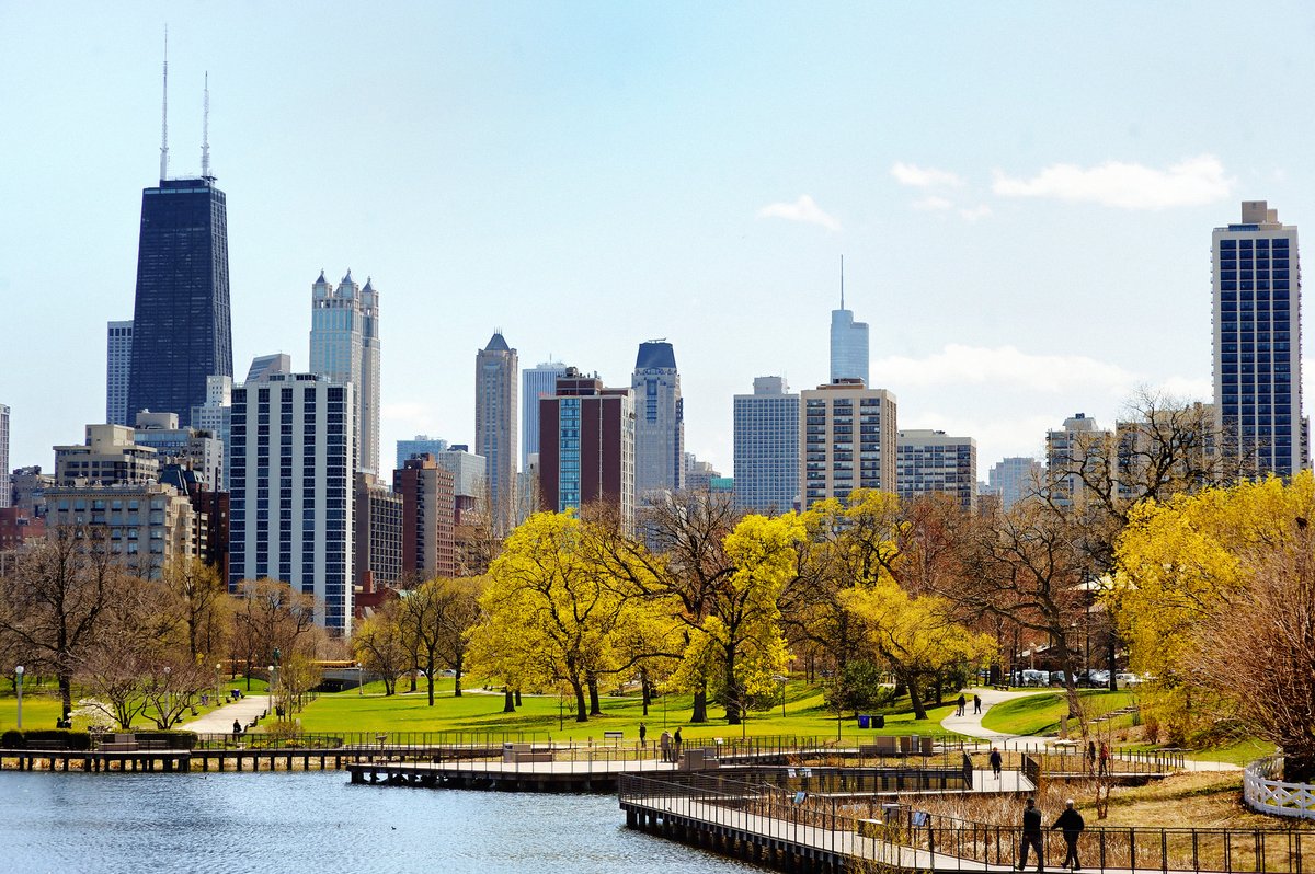 Lincoln Park, Chicago:A really varied park! Crossed by too many roads, but has fantastic views of the city and the lake, a great free zoo, gardens, ponds, etc. My favourite park in Chicago.