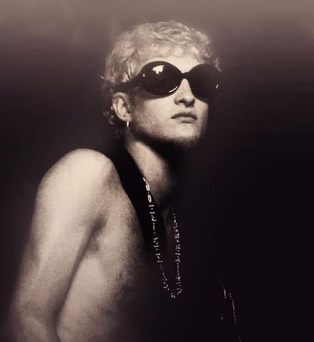 layne staley: yes. yes he does.