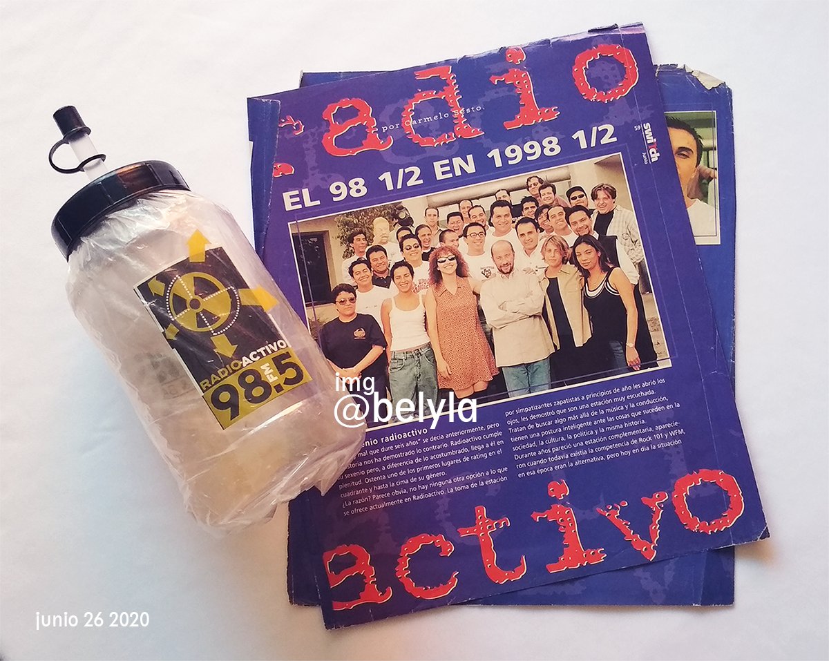 belyla's tweet photo. @Olallo_Rubio hace rato que mencionaste tu máscara de Beavis, yo tengo el artículo de la revista Switch donde sales con ella, bueno de hecho sale todo Radioactivo, es de junio de 1998, colé mini-cilindro de la estación que me gané cuando fui a ver a @oasis en 1998 #LiberenConvoy https://t.co/ITHk2NLJX0