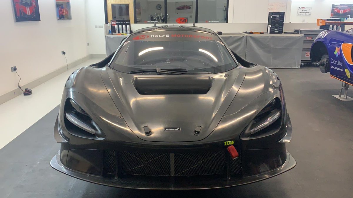 BalfeShaun's tweet image. 36hrs after a love tap. @customerracing and@@Balfemotorsport get our customer car turned around in advance of Monday’s @SilverstoneUK test day. #justaday#topteam