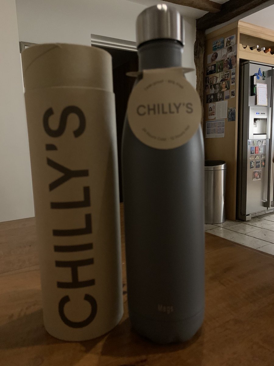 Sorry guys not hugely impressed... <a href="/Chillysbottles/">Chilly's</a> Shipping Packaging ✅ Outer Packaging ✅ Personalisation 👎🏻👎🏻👎🏻👎🏻  #WhatWouldLikeToDo? Megs 🔦