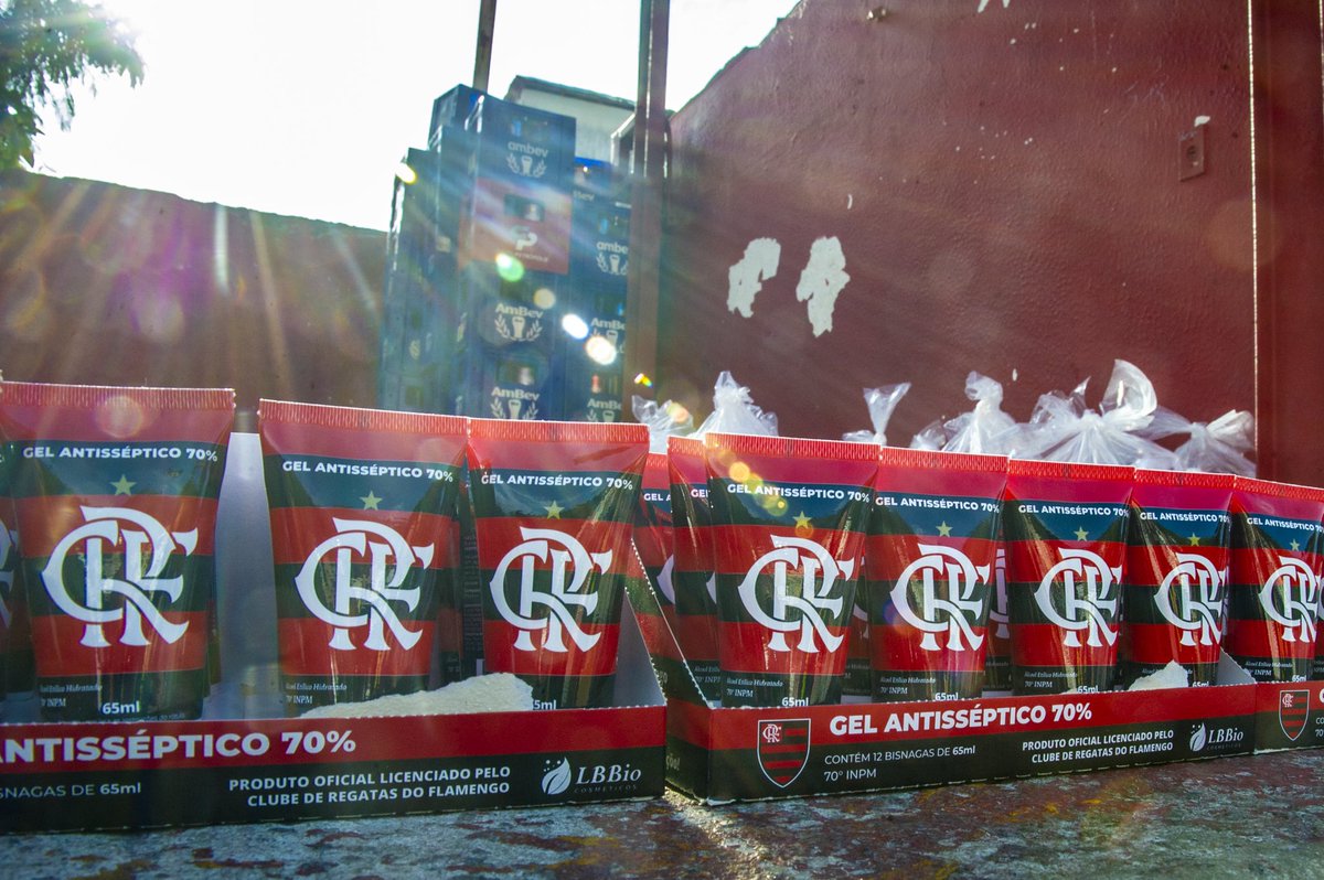 Flamengo's tweet image. Flamengo distribui cestas básicas e álcool em gel no Morro do Salgueiro. 

Saiba mais em: flamengo.com.br/noticias/insti…

#NaçãoSolidária

📸 Marcelo Cortes / CRF