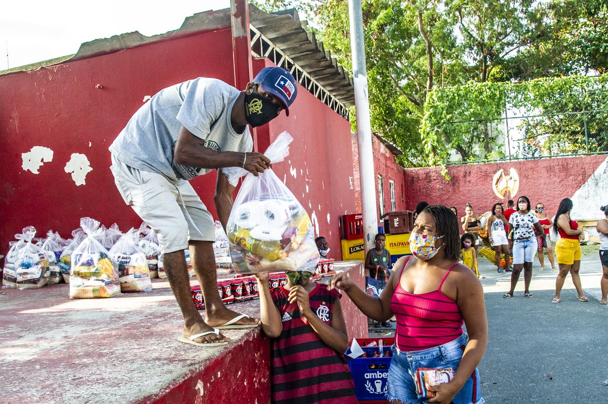 Flamengo's tweet image. Flamengo distribui cestas básicas e álcool em gel no Morro do Salgueiro. 

Saiba mais em: flamengo.com.br/noticias/insti…

#NaçãoSolidária

📸 Marcelo Cortes / CRF